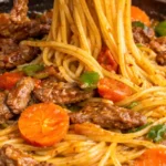 Misture carne com legumes e macarrão e veja a mágica acontecer (fica melhor que restaurante!)