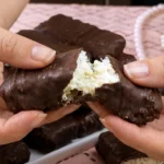 Doce de Infância: Como Fazer Barrinhas de Cocada com Chocolate (Tipo Prestígio Caseiro)