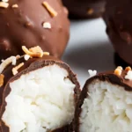 Bombom de Coco com Chocolate: Misturei só 4 ingredientes e criei essa delícia que some em minutos!